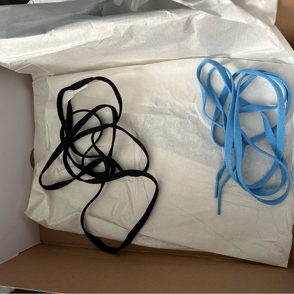 Nike Air Jordan 1 Retro High OG UNC - Picture 4 of 10